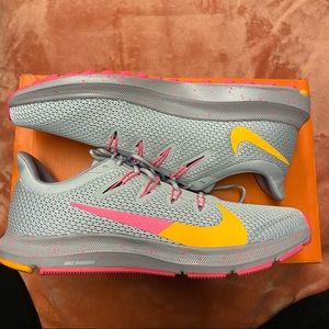 NWOT Womens Nike Quest Sneakers